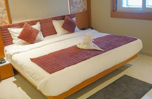 Malkapur Hotel | Hotel Maratha Palace
