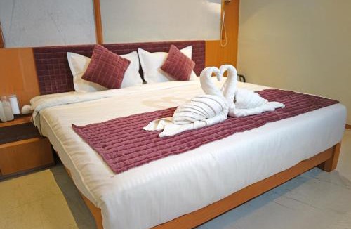 Malkapur Hotel | Hotel Maratha Palace