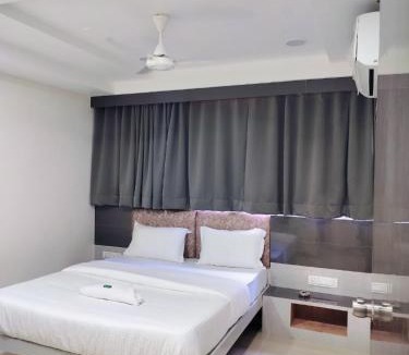 Sarkhej Hotel | HOTEL MAX VILLA