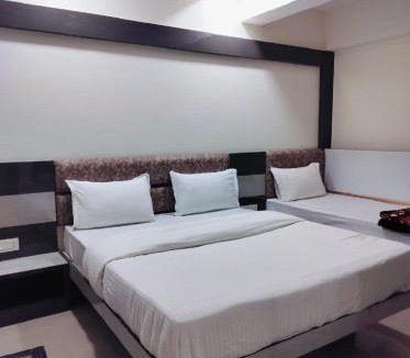 Sarkhej Hotel | HOTEL MAX VILLA