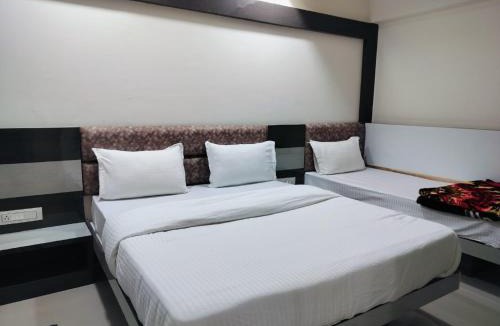 Sarkhej Hotel | HOTEL MAX VILLA