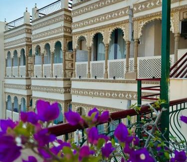 Lake Swaroop Sagar Bed & Breakfast | Hotel Mewari Villa PURE VEG