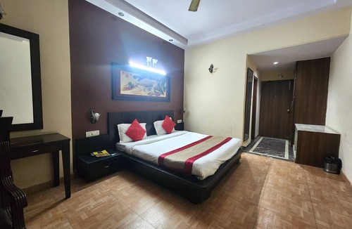Paharganj Hotel | Hotel Mid Town with AC, WiFi in New Delhi