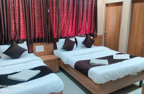Trimbak Hotel | Hotel Midtown Inn