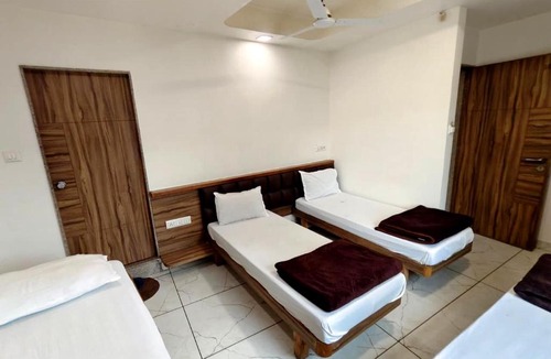 Sarkhej Hotel | Hotel Milan
