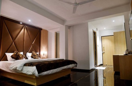 Dahanu Hotel | Hotel Monarch Center Point near Dahanu Beach, Bordi