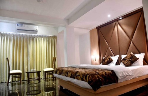 Dahanu Hotel | Hotel Monarch Center Point near Dahanu Beach, Bordi