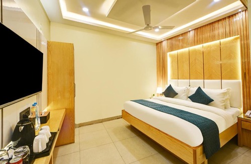 Old Delhi Hotel | Hotel New Frontier, City Centre - 2 Mins from OLD Delhi Railway Station & Chandni Chowk