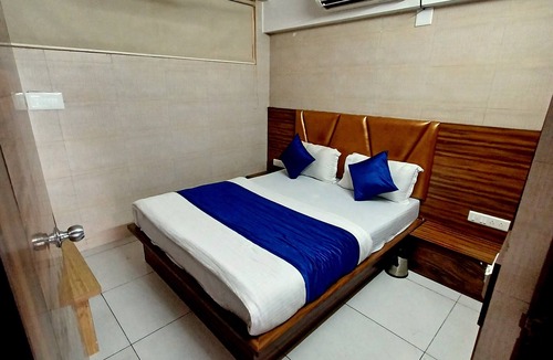 Vastrapur Hotel | Hotel New Lake View