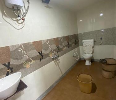 Vadodara Hotel | Hotel New Shiv Kunj