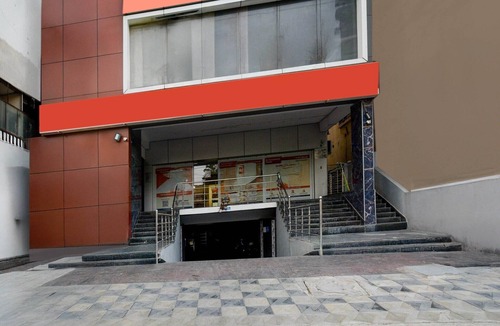 Hyderabad House | Hotel O AMR Planet Mall Hyderabad
