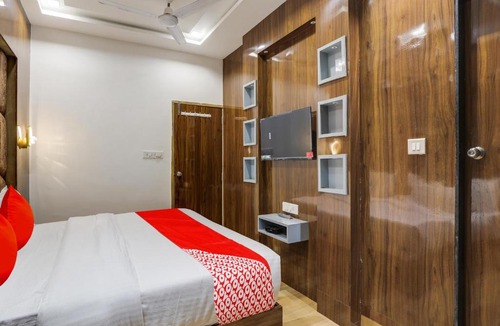 Navrangpura Hotel | Hotel O by OYO Bhanu Villa