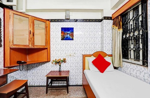 Central Chennai Hotel | Hotel O by OYO The Golden Tulip Residency