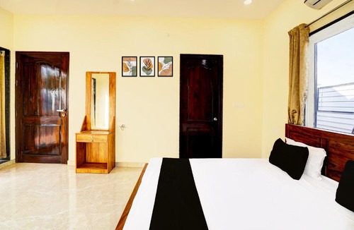Jabalpur Hotel | Hotel O Godavari Lawn