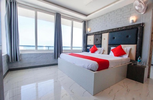 Vadanemelli Hotel | Hotel O Grand Beach Palace