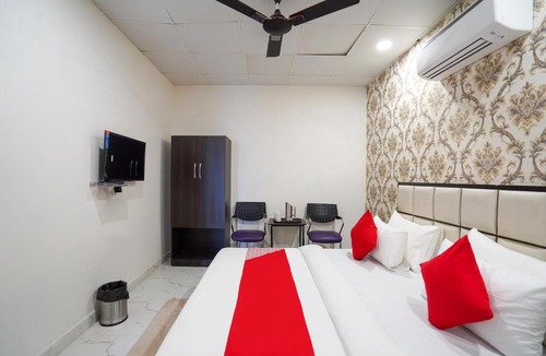 Pashim Vihar Hotel | Hotel O Mannat