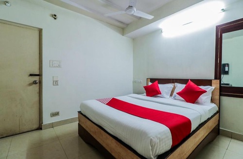 Rajahmundry Hotel | Hotel O Parnasala Princely