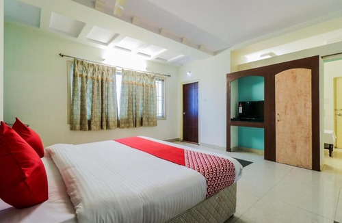 Rajahmundry Hotel | Hotel O Parnasala Princely
