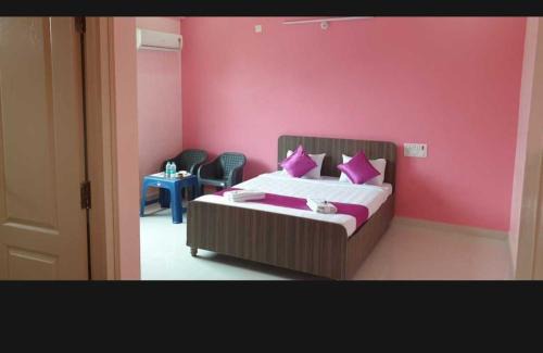 Ferozpur Jhirka Hotel | Hotel O Royal Berry
