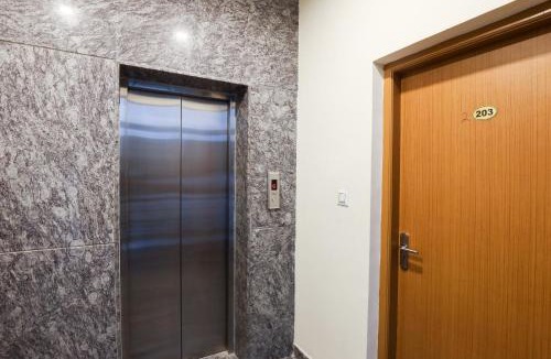 Domlur Hotel | Hotel O Royal Wood Premier