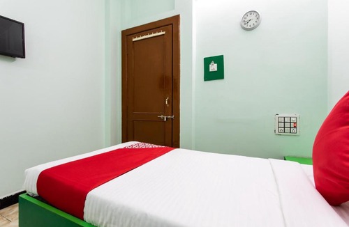 Dewas Hotel | Hotel O Santushti