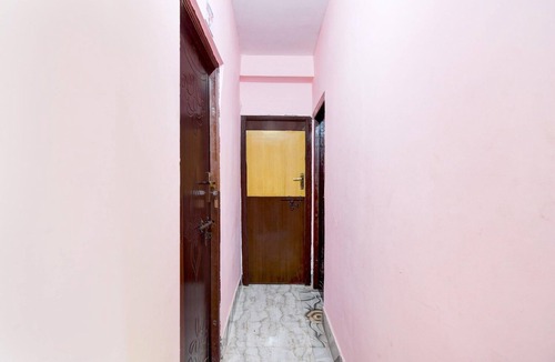 Kolkata House | Hotel O Shakuntala Park Bus Terminus