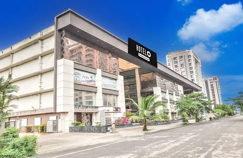 Surat House | Hotel O Sneh Rashmi Botanical Garden