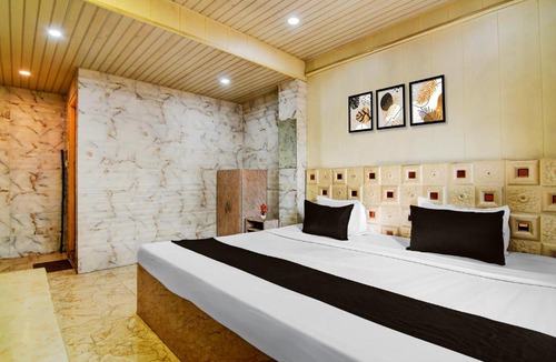 Chinar Park Hotel | Hotel O The Mandal Residency