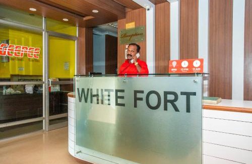 Kalasipalya Hotel | Hotel O White Fort Near Lalbagh Botanical Garden