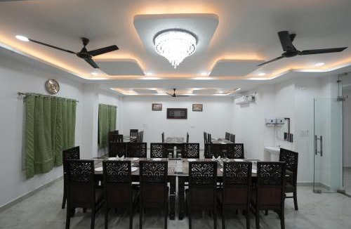 Varanasi House | Hotel Ojha Villa