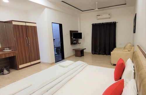 Talegaon Dabhade Hotel | Hotel Om Inn