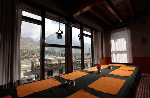 Mustang Hotel | Hotel Om's Home