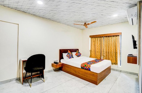 Clover Park Hotel | Hotel Omkar & Lodging - Phoenix Market City