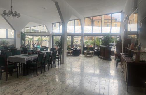 Calimanesti Hotel | Hotel Ostrov