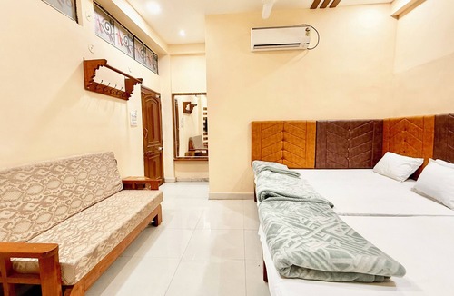 Ujjain Hotel | Hotel P Landmark Palace-near Main Places