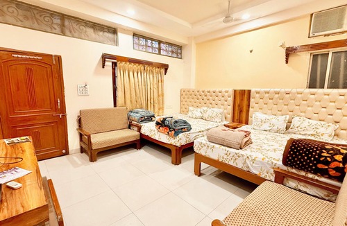 Ujjain Hotel | Hotel P Landmark Palace-near Main Places