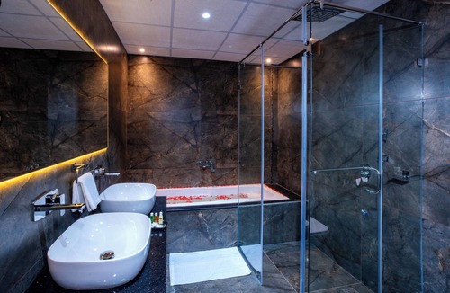 BTM Layout Hotel | Hotel Paramos Meeds