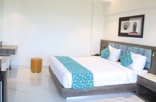 Gannavaram House | Hotel Park Elite , With Twin, Double and Suite Rooms and Restaurant