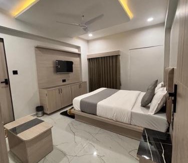 Ahmedabad Hotel | Hotel Pine Ville