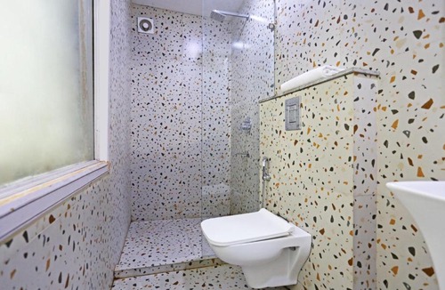 Jangpura Hotel | Hotel Preet Palace -5 Mints Walk From Nizamuddin Railway Station