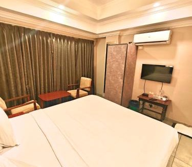 Gandhi Nagar Hotel | Hotel Pulikeshi