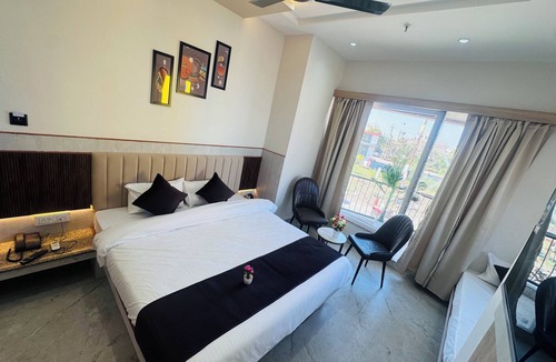Sanwer Hotel | HOTEL PURVI BY VILAASITAA INDORE