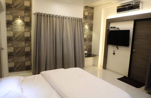 Osmanabad Hotel | Hotel Pushpak Park