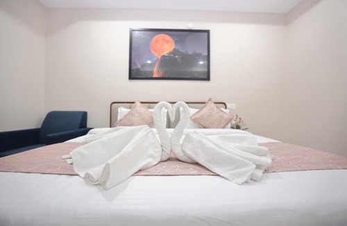 Madhapur Hotel | Hotel Qualia Oak