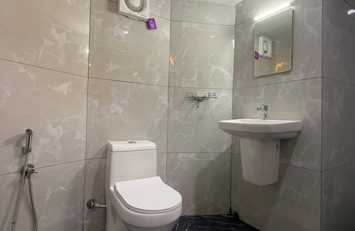 Shenoys Hotel | Hotel Queen Residency