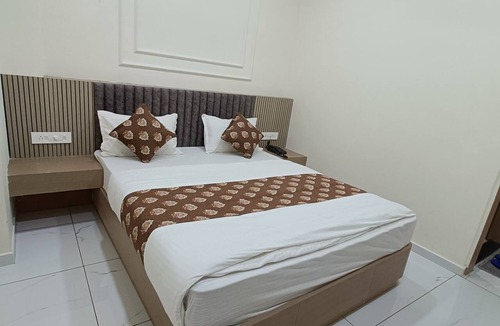 Vasad Hotel | Hotel Radhe Raas