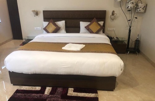 Varanasi Bed & Breakfast | Hotel Radiance Courtyard