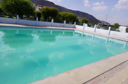 Jhiri Hotel | Hotel Raj Resort and Pool