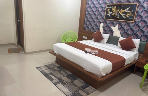 Vadodara Hotel | Hotel Red Rose