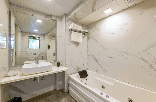 Khar Hotel | Hotel Regal Enclave